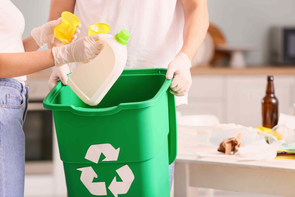 couple-recycling-scaled